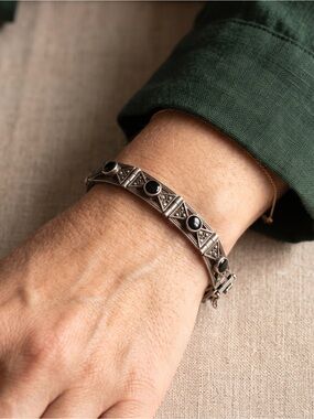 Women’s Sterling Silver Bracelet 
Black Onyx Accents